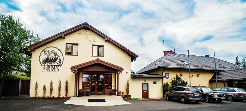 Pelikan Aleksandrów Łódzki Exteriör bild