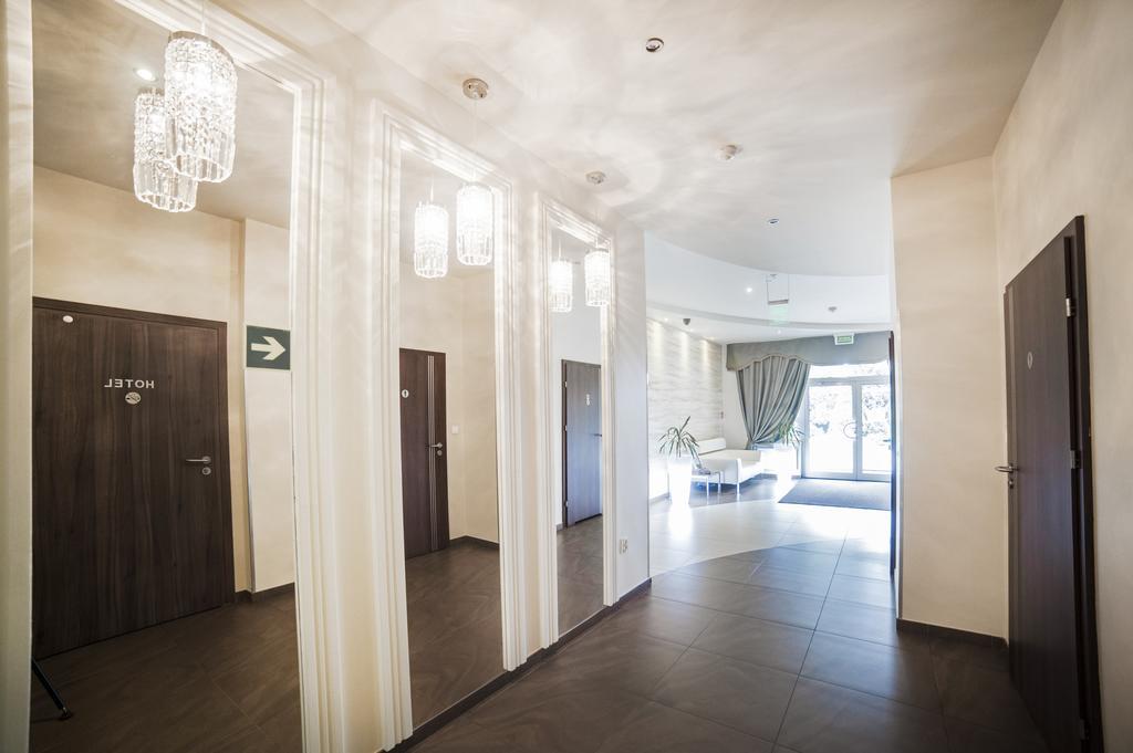 Pelikan Aleksandrów Łódzki Exteriör bild